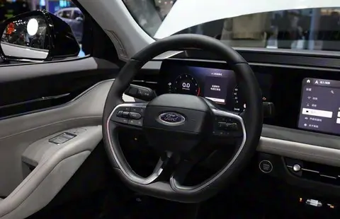 新款蒙迪欧降价增配！14.98万起售，261马力+8AT，回归实体按键