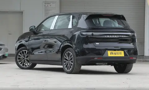 十万内纯电SUV优选：零跑B10悦享版如何兼顾科技与实用性？