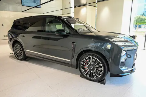 深度试驾蔚来全新ES8，900V高压平台，可充可换电，实力如何？